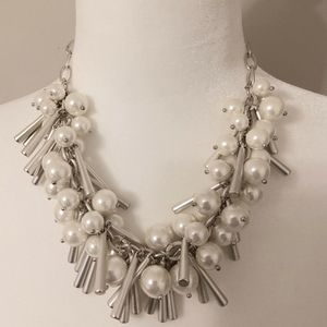 PEARL FAUX NICKEL STATEMENT NECKLACE